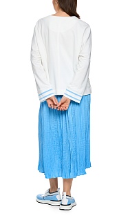 Пуловер с вышивкой