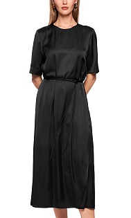 Атласное платье с поясом