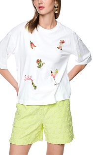 Футболка с вышивкой