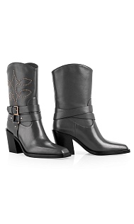 Сапоги из кожи