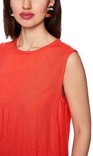 Платье с вышивкой