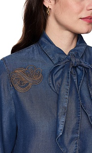 Джинсовая блуза с вышивкой