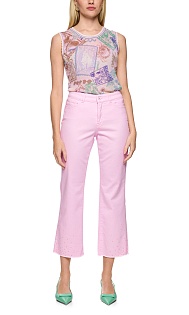 Укороченные джинсы с заклепками