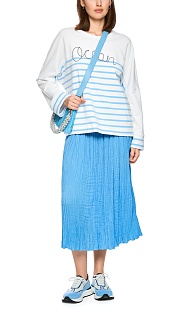 Пуловер с вышивкой