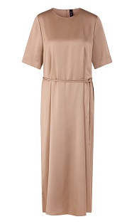 Атласное платье с поясом