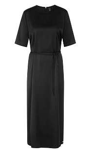 Атласное платье с поясом