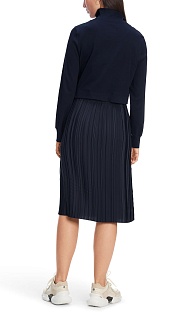 Платье с плиссированной юбкой