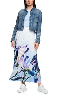 Джинсовая куртка с цветочным принтом