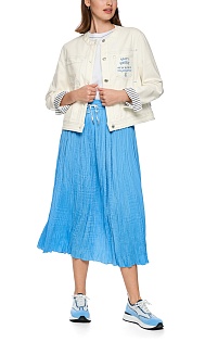 Джинсовая куртка с вышивкой