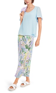 Футболка с отделкой