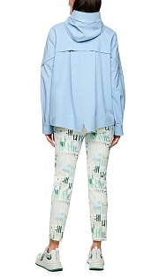 Легкая куртка с капюшоном