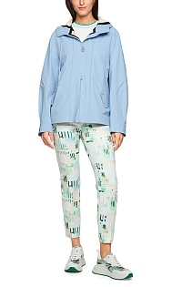 Легкая куртка с капюшоном