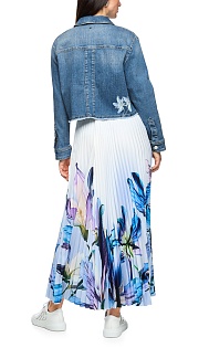 Джинсовая куртка с цветочным принтом